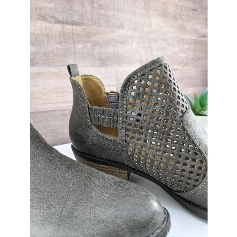 NWOT Leather Perforated Western Booties